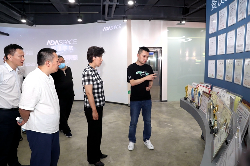 省委統戰部理論學習中心組赴成都高新技術企業考察調研